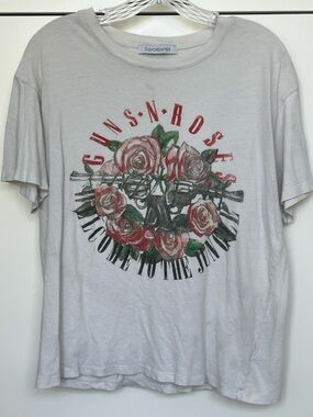 Daydreamer White Guns N' Roses Rose & Revolver Graphic Tee